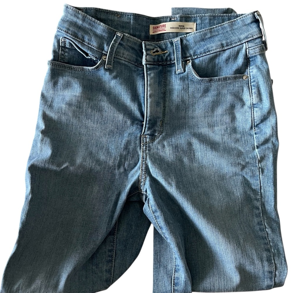 Levi Stratus Skinny Distress Blue Jeans